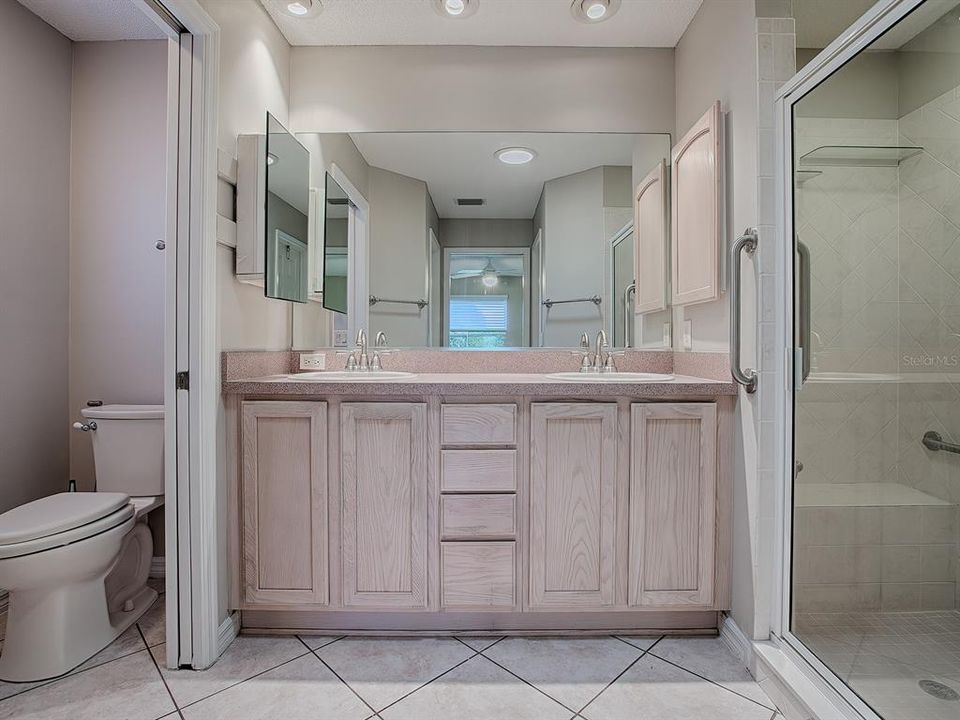 PRIMARY BATH WITH DUAL SINKS