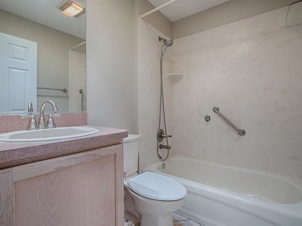 GUEST BATH WITH TUB/SHOWER COMBO