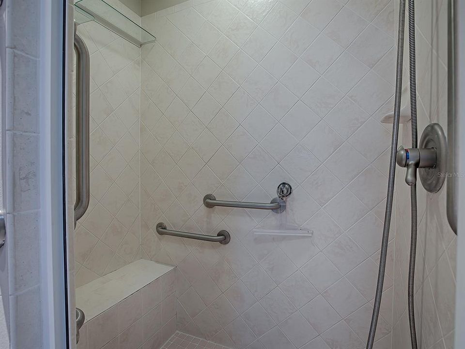 PRIMARY STEP-IN SHOWER