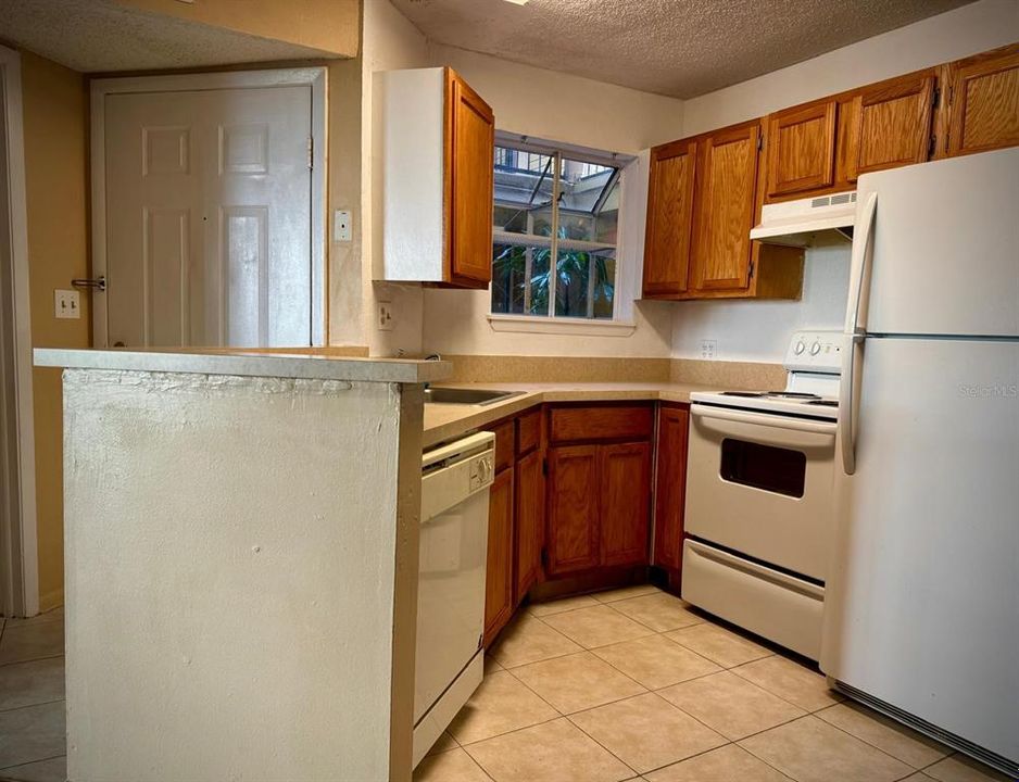 Good sized kitchen with nice, natural light! overlooks the family room!