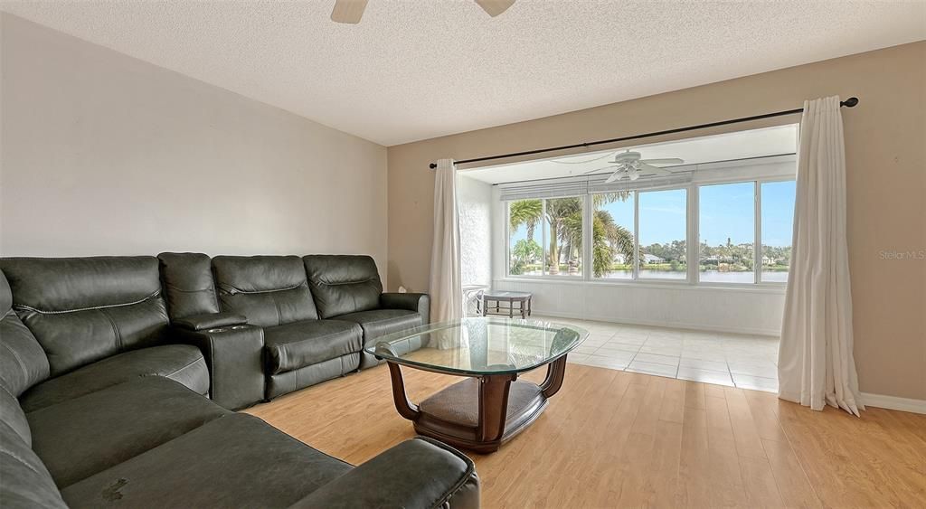 For Sale: $350,000 (2 beds, 2 baths, 1408 Square Feet)