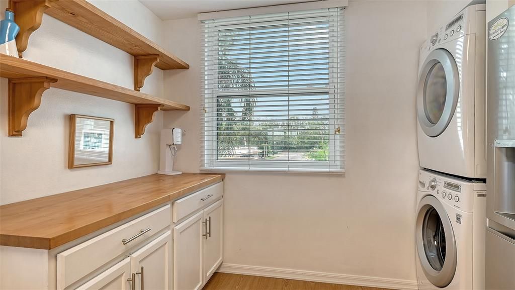 For Sale: $350,000 (2 beds, 2 baths, 1408 Square Feet)