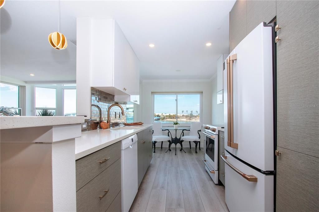 For Sale: $975,550 (2 beds, 2 baths, 1367 Square Feet)