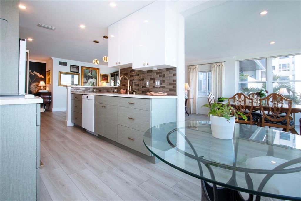 For Sale: $975,550 (2 beds, 2 baths, 1367 Square Feet)