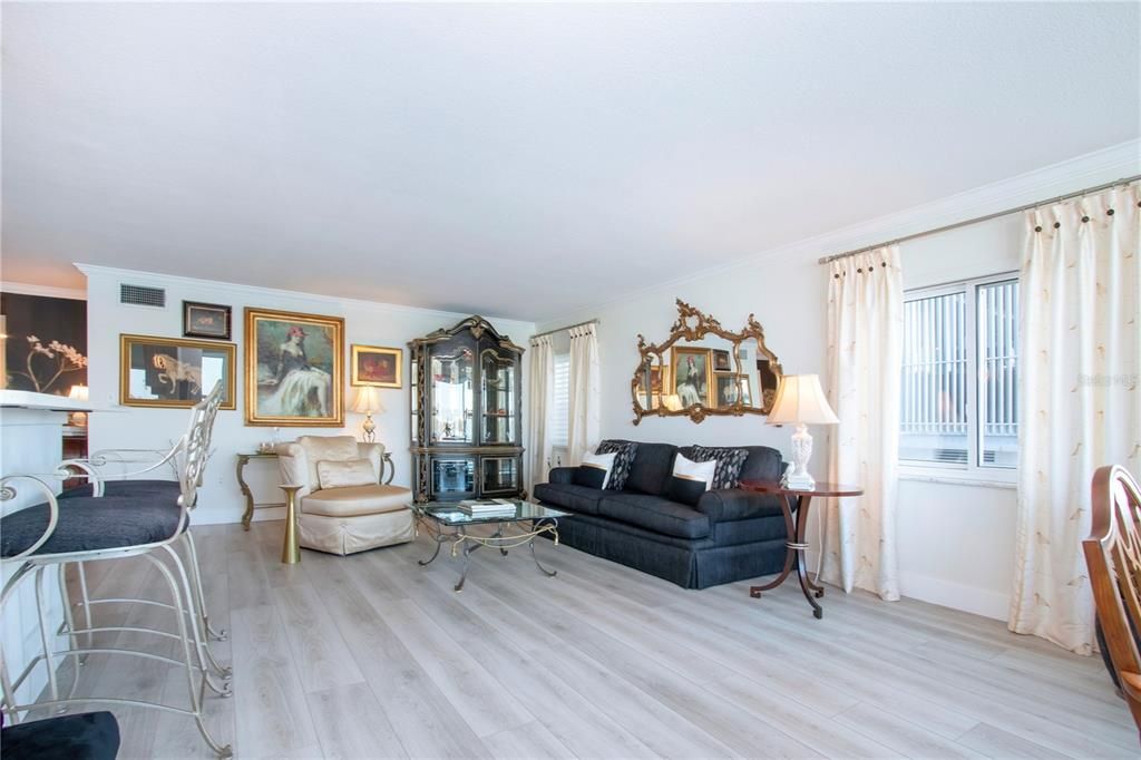 For Sale: $975,550 (2 beds, 2 baths, 1367 Square Feet)