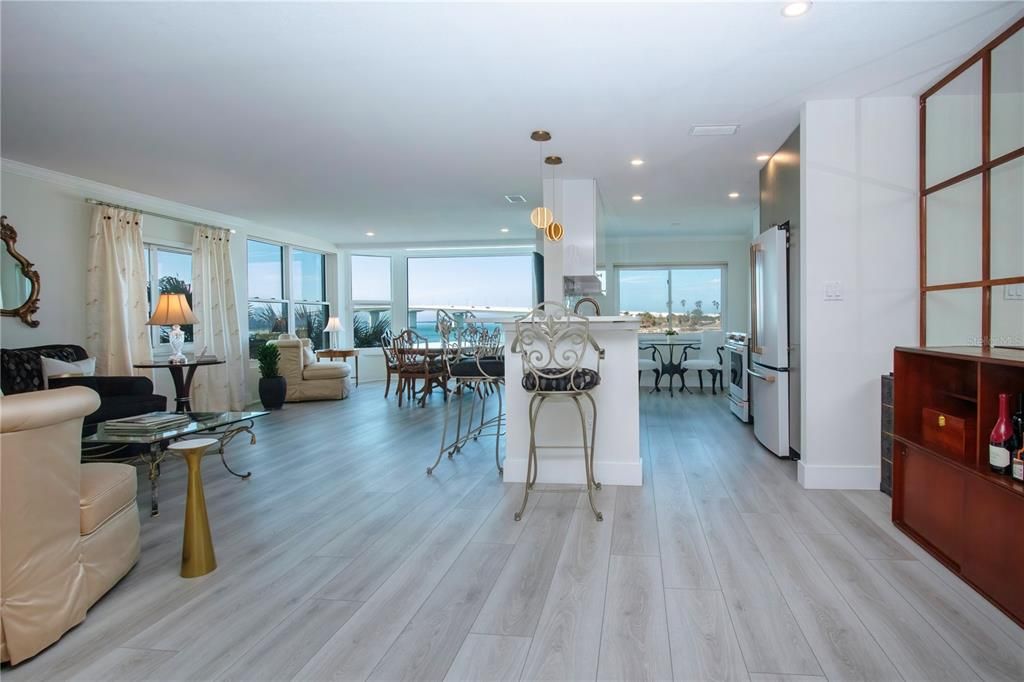 For Sale: $975,550 (2 beds, 2 baths, 1367 Square Feet)