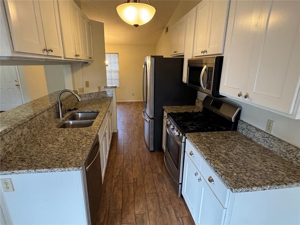 For Rent: $1,995 (3 beds, 2 baths, 1558 Square Feet)