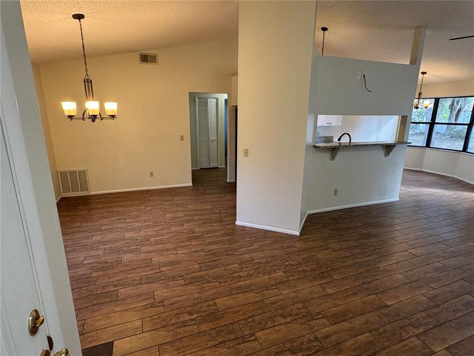 For Rent: $1,995 (3 beds, 2 baths, 1558 Square Feet)