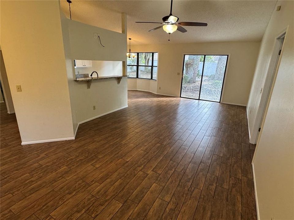 For Rent: $1,995 (3 beds, 2 baths, 1558 Square Feet)