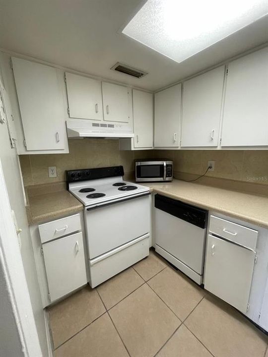 For Rent: $1,175 (1 beds, 1 baths, 550 Square Feet)