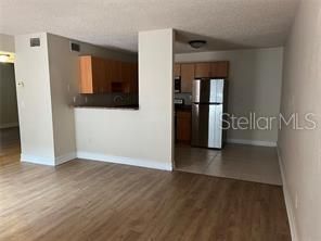 For Sale: $165,500 (2 beds, 1 baths, 800 Square Feet)