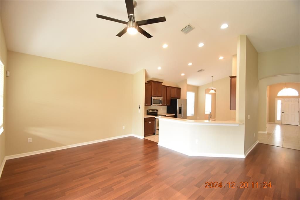 For Rent: $2,350 (3 beds, 2 baths, 2048 Square Feet)