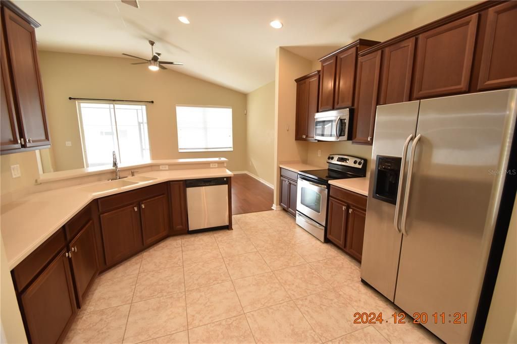 For Rent: $2,350 (3 beds, 2 baths, 2048 Square Feet)