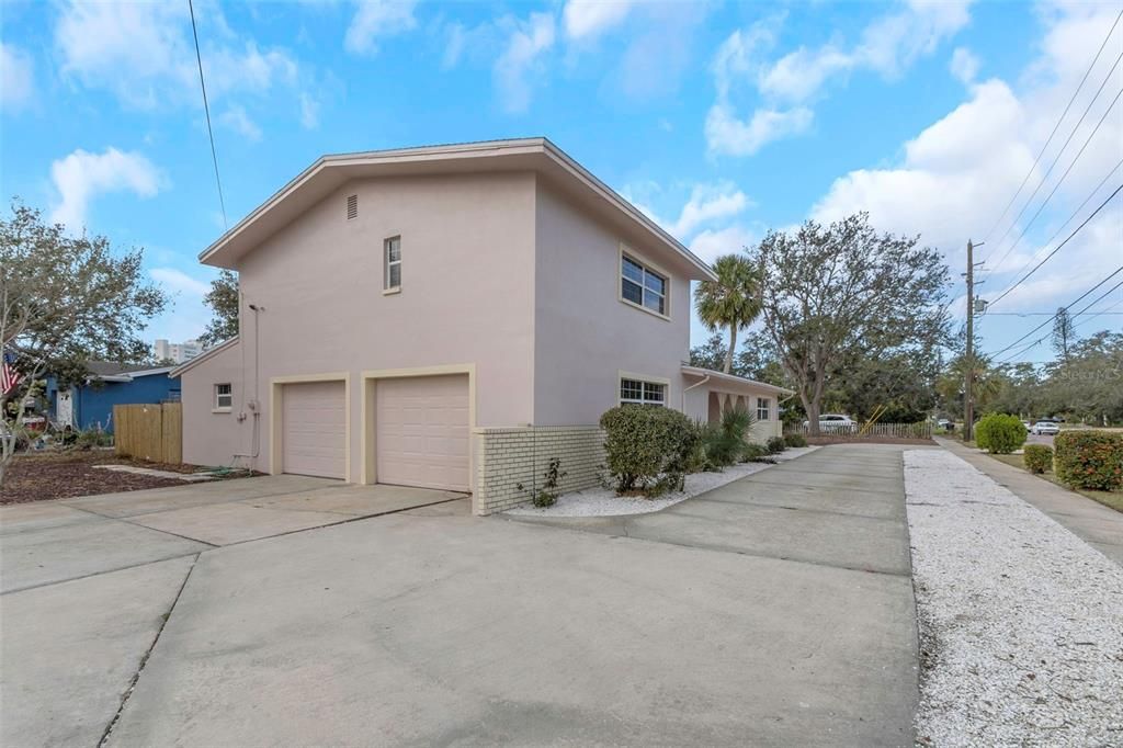 For Sale: $869,500 (4 beds, 2 baths, 2503 Square Feet)