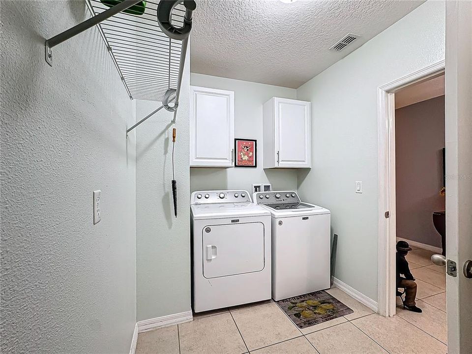 For Sale: $379,900 (3 beds, 2 baths, 1875 Square Feet)