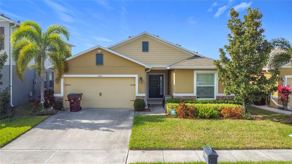 For Sale: $379,900 (3 beds, 2 baths, 1875 Square Feet)