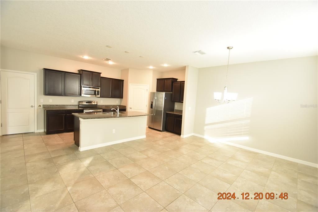 For Rent: $2,595 (4 beds, 2 baths, 2366 Square Feet)