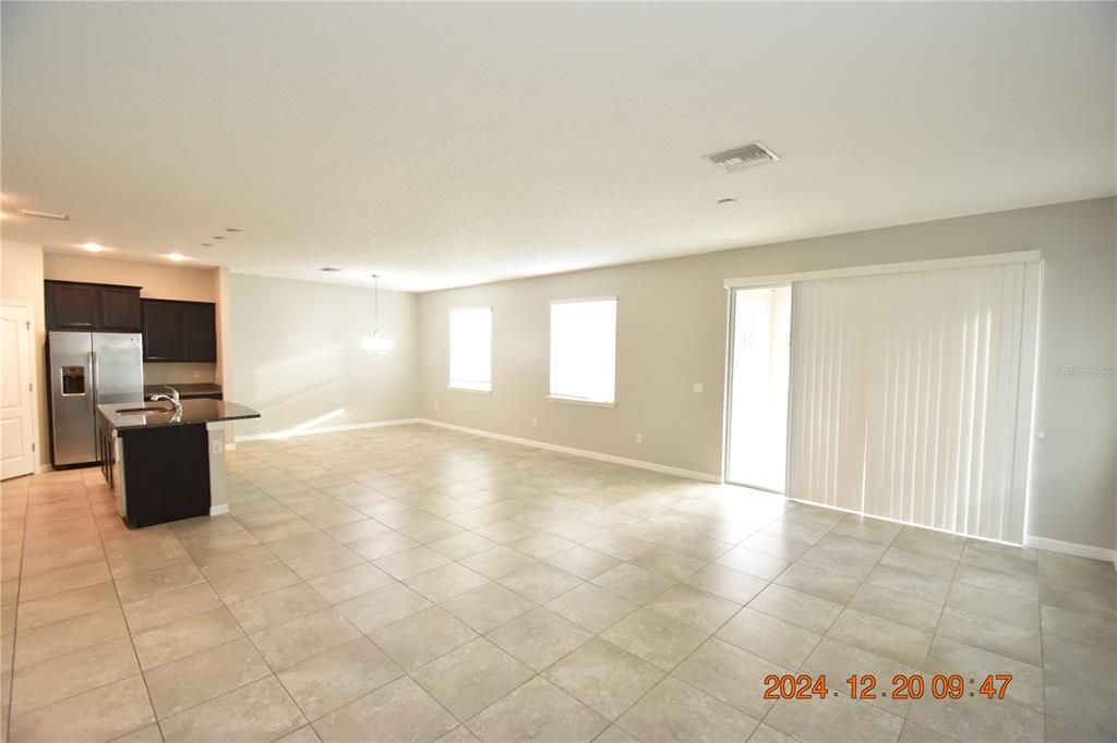 For Rent: $2,595 (4 beds, 2 baths, 2366 Square Feet)