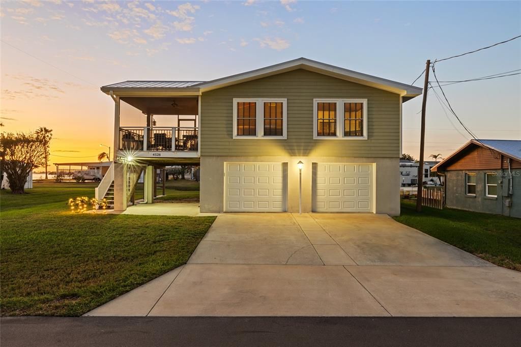 For Sale: $985,000 (2 beds, 2 baths, 1120 Square Feet)