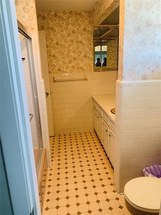 MAIN BATHROOM