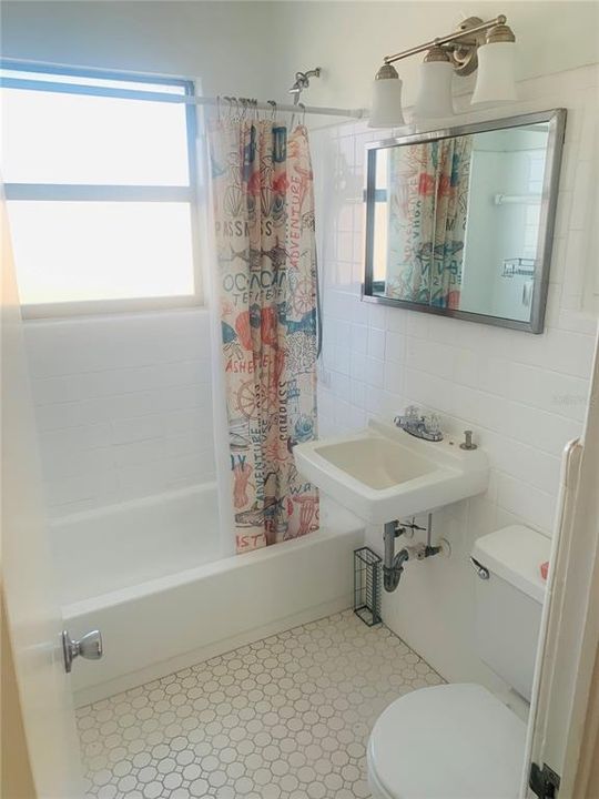 MAIN BATHROOM OF TOP FLOOR RENTAL