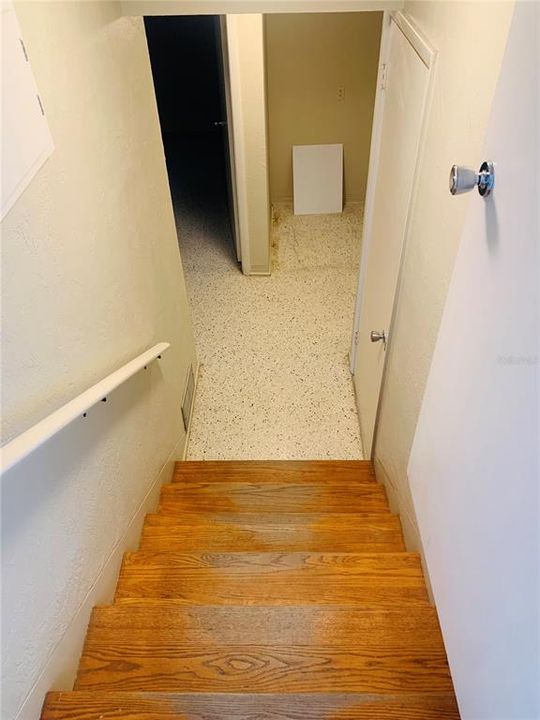 SPLIT LEVEL STAIRWELL