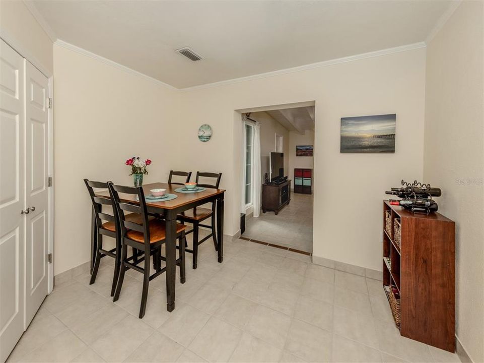 For Sale: $715,000 (2 beds, 2 baths, 821 Square Feet)