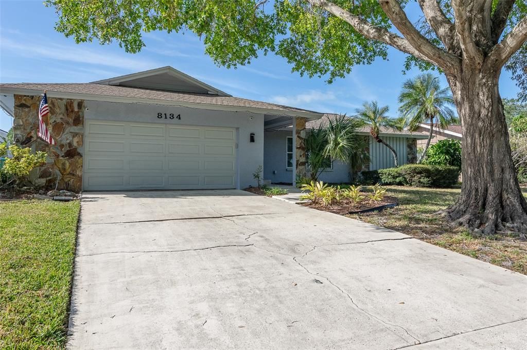 For Sale: $779,000 (3 beds, 2 baths, 1956 Square Feet)