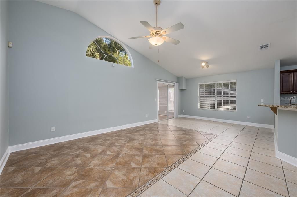 FAMILY ROOM/DINETTE.