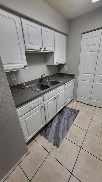 For Rent: $1,450 (2 beds, 1 baths, 768 Square Feet)