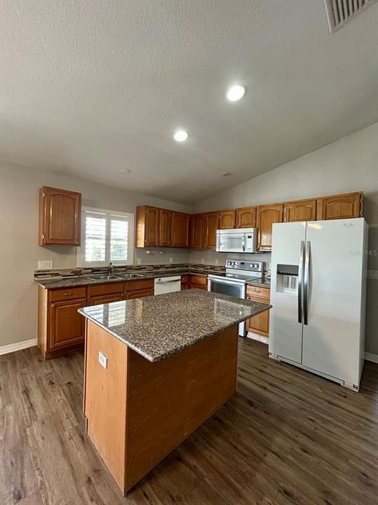 For Sale: $289,900 (3 beds, 2 baths, 1524 Square Feet)