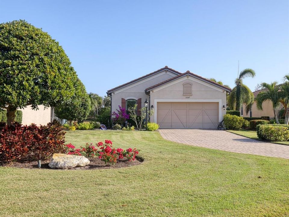 For Sale: $639,900 (3 beds, 2 baths, 1926 Square Feet)