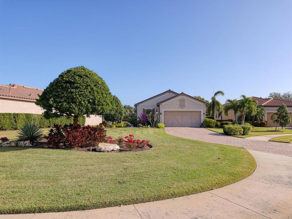 For Sale: $639,900 (3 beds, 2 baths, 1926 Square Feet)