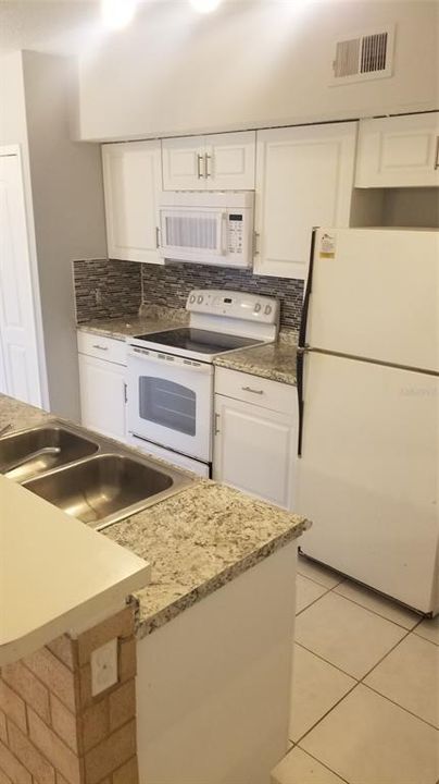 For Rent: $1,495 (2 beds, 1 baths, 796 Square Feet)