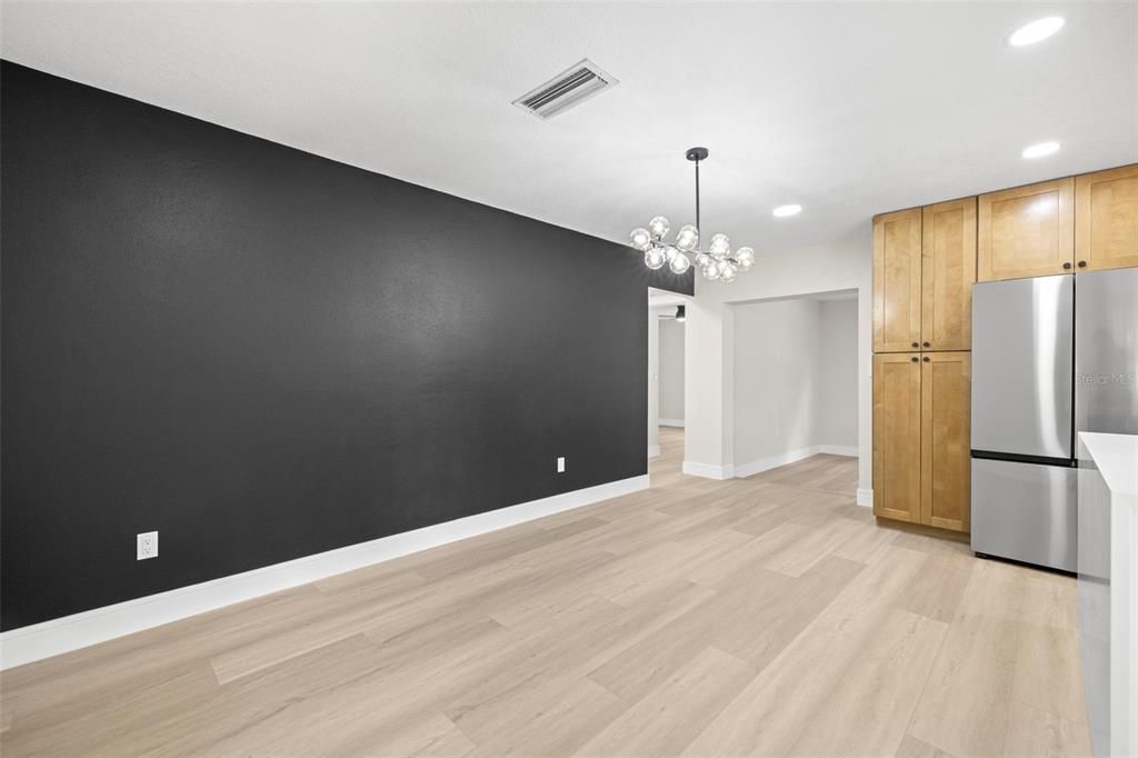 Dining Room Accent Wall to tie it all together!