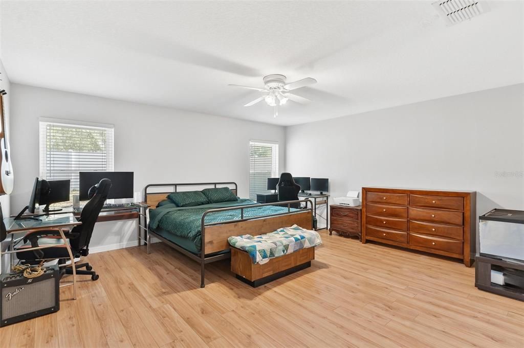 For Sale: $299,900 (3 beds, 2 baths, 1684 Square Feet)