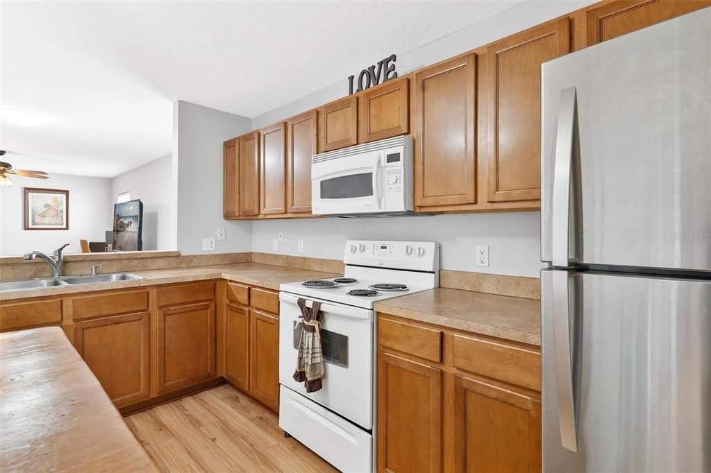 For Sale: $299,900 (3 beds, 2 baths, 1684 Square Feet)