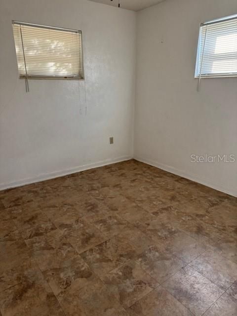 For Rent: $1,400 (3 beds, 1 baths, 1017 Square Feet)