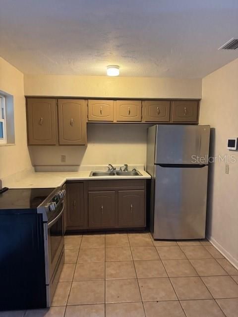 For Rent: $1,400 (3 beds, 1 baths, 1017 Square Feet)