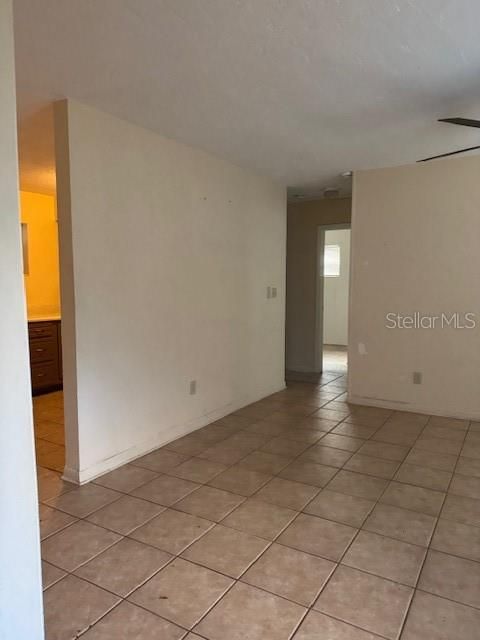 For Rent: $1,400 (3 beds, 1 baths, 1017 Square Feet)