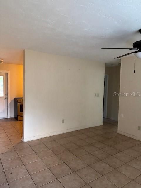 For Rent: $1,400 (3 beds, 1 baths, 1017 Square Feet)