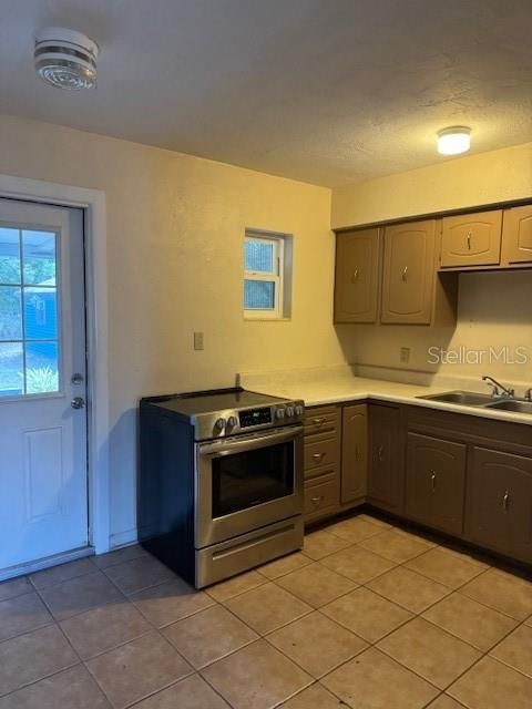 For Rent: $1,400 (3 beds, 1 baths, 1017 Square Feet)