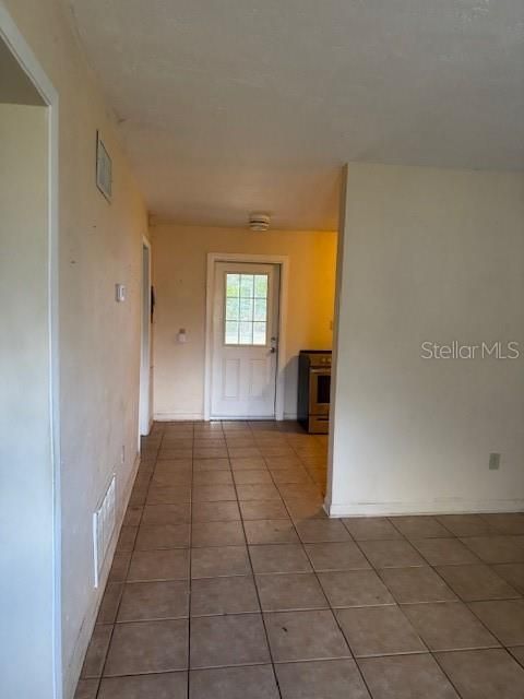 For Rent: $1,400 (3 beds, 1 baths, 1017 Square Feet)