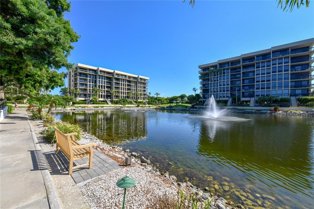 For Sale: $799,000 (2 beds, 2 baths, 1172 Square Feet)