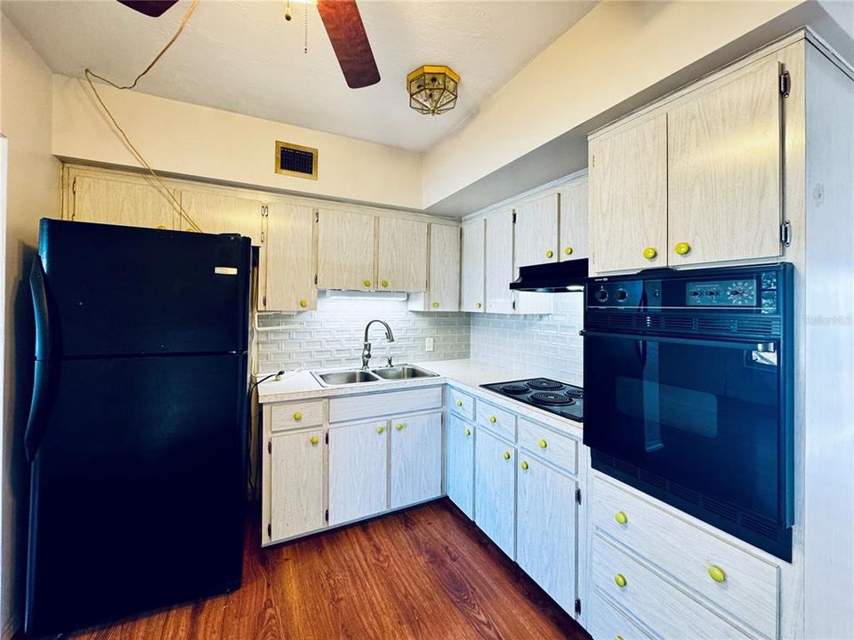 For Sale: $130,000 (2 beds, 2 baths, 835 Square Feet)