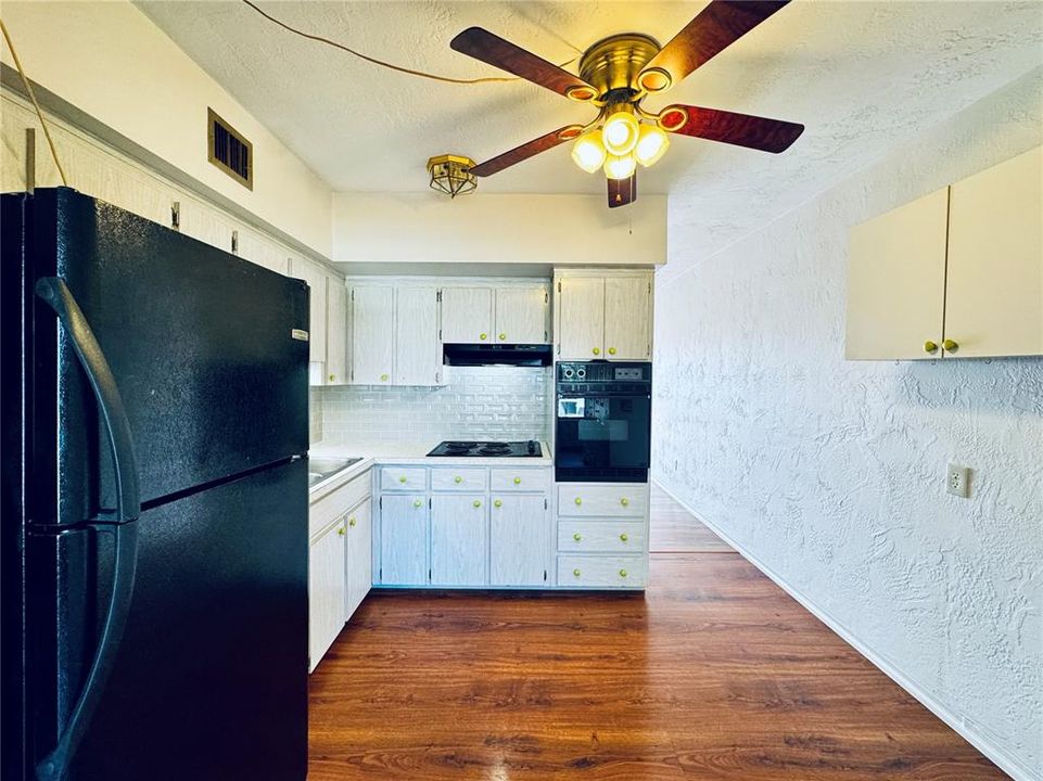 For Sale: $130,000 (2 beds, 2 baths, 835 Square Feet)