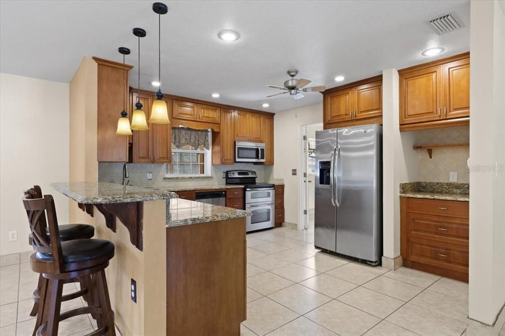 kitchen and breakfast bar