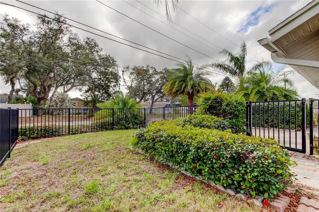 For Sale: $600,000 (4 beds, 3 baths, 1884 Square Feet)