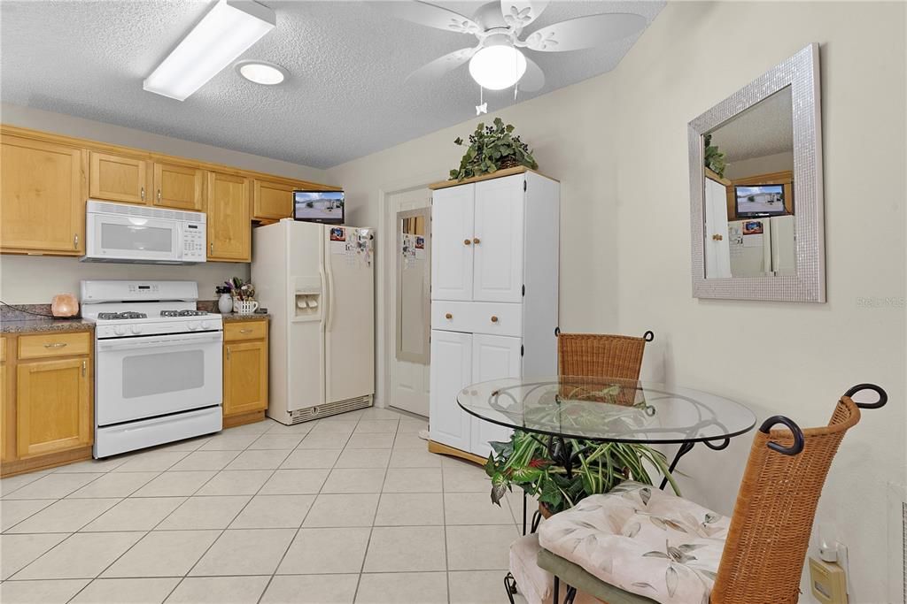 For Sale: $375,000 (2 beds, 2 baths, 1219 Square Feet)