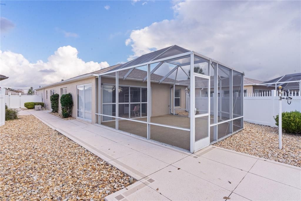 For Sale: $375,000 (2 beds, 2 baths, 1219 Square Feet)